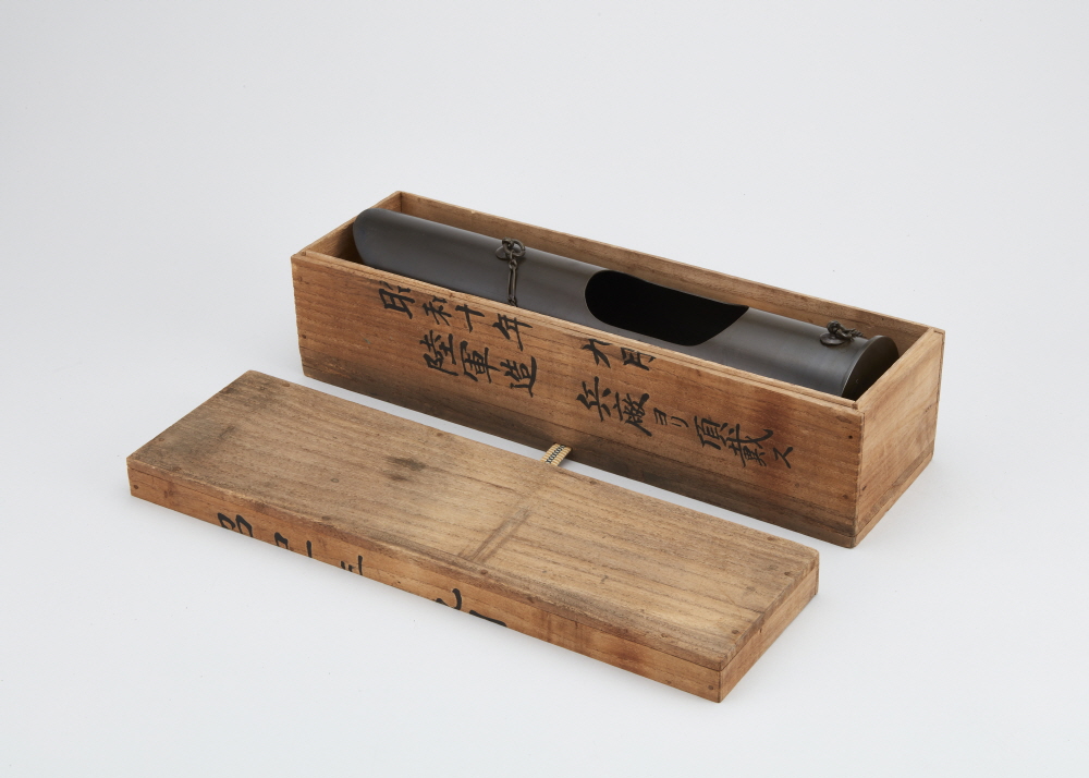 육군조병창 포탄 가공 장식품 이미지